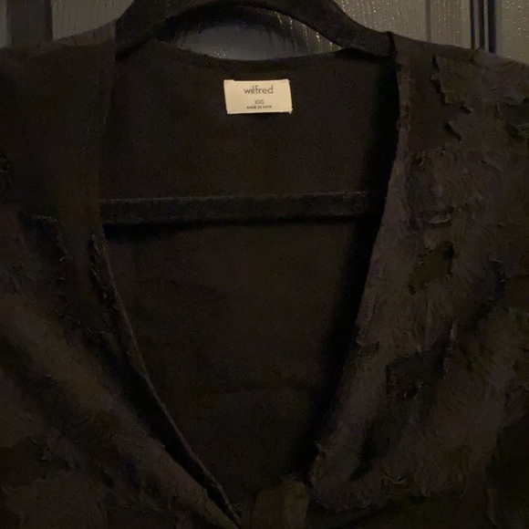 Black cropped tie up shirt - Picture 2 of 3